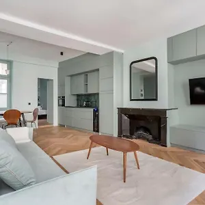 https://hamac-suites-suite-st-antoine-2-br-unique.hotels-rhonealpes.com
